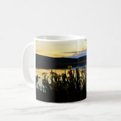 イエローアイリスアットレイクアローワードショア コーヒーマグカップ (正面左)