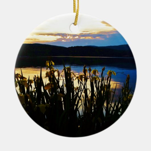 イエローアイリスアットレイクアローワードショア セラミックオーナメント (正面)