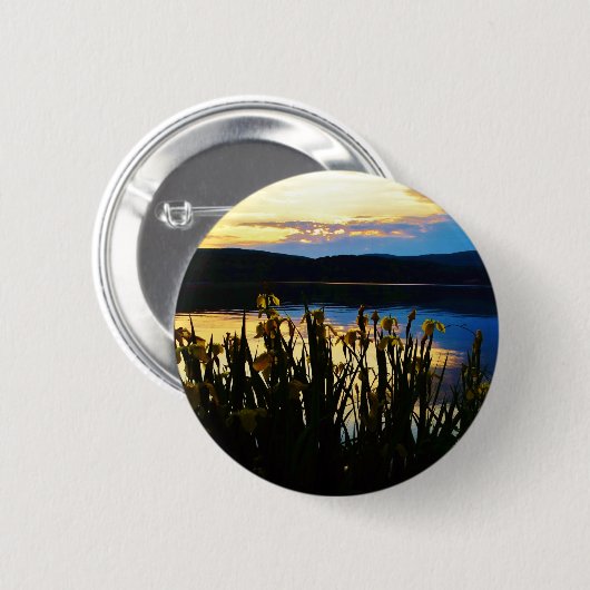 イエローアイリスアットレイクアローワードショア 缶バッジ (正面&裏面)