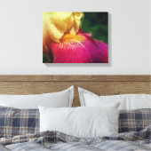 イエローアイリス花アート キャンバスプリント (インサイチュ (寝室))