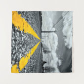 イエローアスファルトハイウェイロードクリエイティブ写真 タペストリー (正面(横))