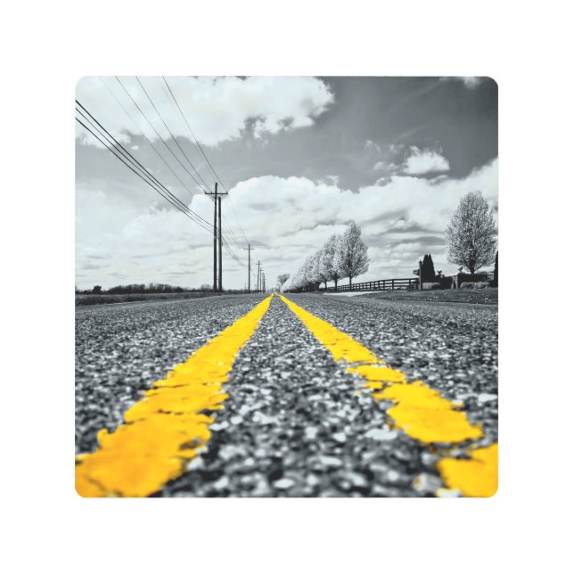 イエローアスファルトハイウェイロードクリエイティブ写真 メタルプリント (正面)