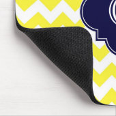 イエローウィットシェブロンネイビーブルークローバーモノグラム マウスパッド (コーナー)