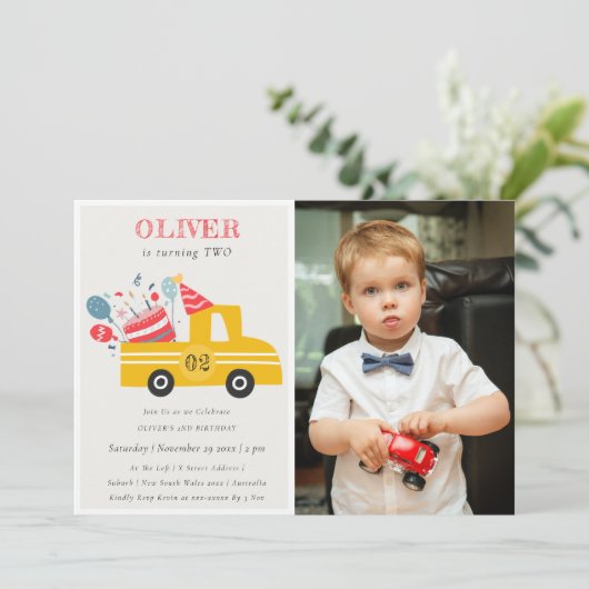 イエローエイジお誕生日ケーキトラックフォト招待状 サンキューカード (スタンド正面)