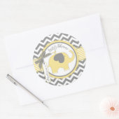 イエローエレファントとシェブロンプリントベビーシャワー ラウンドシール (封筒)