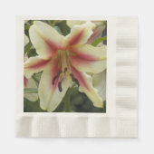イエローオリエンペットリリーと赤スターバストフローラ 縁ありランチョンナプキン (正面)
