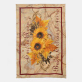 イエローオレンジヒマワリパーソナライズされたブーケ キッチンタオル (縦)