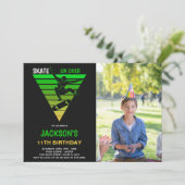 イエローグリーンスケートボード誕生日招待状フォト 招待状 (スタンド正面)