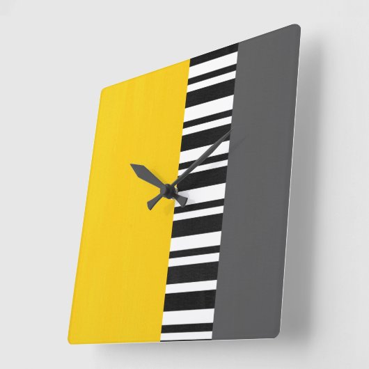 イエローグレイ白黒ストライプのモダン スクエア壁時計 (傾斜)