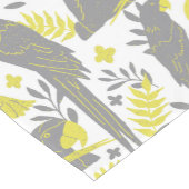 イエローグレーアラパロットスケッチトロピカルパターン ショートテーブルランナー (コーナー)
