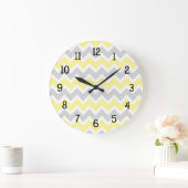 イエローグレーシェブロンキッチン子供部屋 モダン ラージ壁時計 (ホーム)