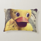 イエローゴムダッキー(アヒルちゃん)お風呂が必要! アクセントクッション (裏面)