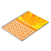 イエローサテン万華鏡のように千変万化するパターンマイシークレッパーソナライズされたト ノートブック (左側)