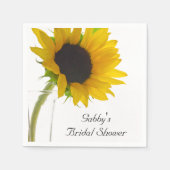 イエローサンフラワーオンホワイトブライダルシャワー スタンダードカクテルナプキン (正面)