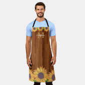 イエローサンフラワー素朴ウッドファミリーモノグラム エプロン (着用した状態)
