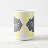 イエローシェブロンパーソナライズされたコーヒーマグ コーヒーマグカップ (中央)