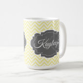 イエローシェブロンパーソナライズされたコーヒーマグ コーヒーマグカップ (正面右)