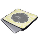 イエローシェブロンパーソナライズされたラップトップスリーブ ラップトップスリーブ (正面下部)