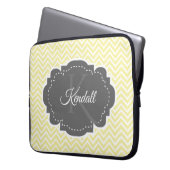 イエローシェブロンパーソナライズされたラップトップスリーブ ラップトップスリーブ (正面左)