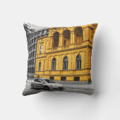 イエローシティ建物ミニマリスト写真 クッション (裏面)