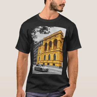 イエローシティ建物ミニマリスト写真 Tシャツ