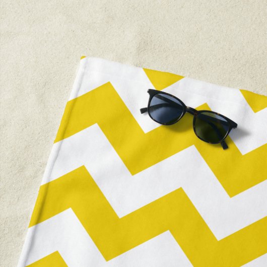 イエロージグザグ、イエローシェブロン、お名前 ビーチタオル (インサイチュ)