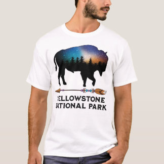 イエローストーンナショナルパークバイソンナイトスカイバケーション Tシャツ