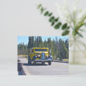 イエローストーンバスが魚釣り橋を渡る ポストカード (スタンド正面)