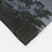 イエローストーン国立公園の雪の日の終わり フリースブランケット (角)