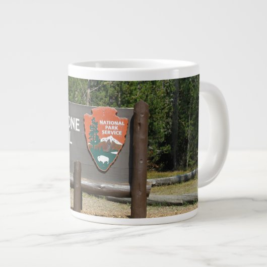 イエローストーン国立公園、サイン、ワイオミング、アメリカ。 ジャンボコーヒーマグカップ (正面右)