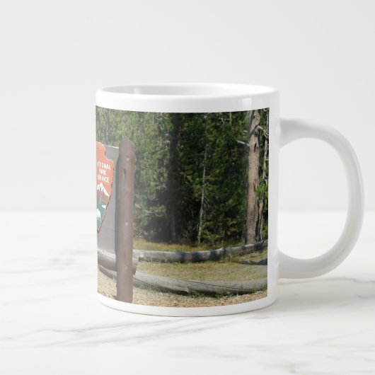 イエローストーン国立公園、サイン、ワイオミング、アメリカ。 ジャンボコーヒーマグカップ (右)
