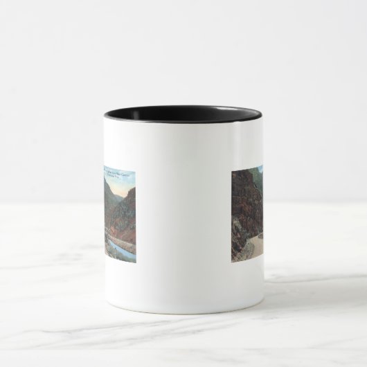 イエローストーン、WY -イエローストーン高速道路と風2 マグカップ (中央)