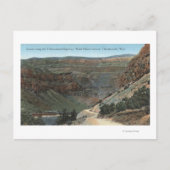 イエローストーン、WY -イエローストーン高速道路と風 ポストカード (正面)