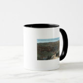 イエローストーン、WY -イエローストーン高速道路と風 マグカップ (正面右)