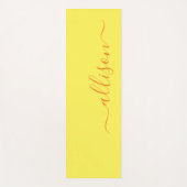 イエロータイポグラフィミニマリスト名ヨガマット ヨガマット (正面)