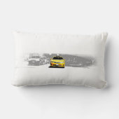 イエロータクシブルックリンブリッジポップ・アートのアート写真 ランバークッション (裏面)