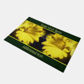 イエローダッフォディルフラワー花びら パーソナライズされた ドアマット (アングル)