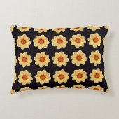 イエローダリアフローラルパターンオンブラック アクセントクッション (正面)