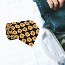 イエローダリアフローラルパターンオンブラック