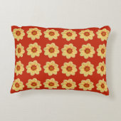 イエローダリアフローラルパターンon赤 アクセントクッション (裏面)