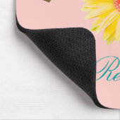 イエローデイジーオンピンク&ティール(緑がかった色) パーソナライズされた マウスパッド (コーナー)