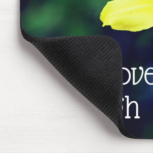 イエローデイリーエレガントフラワー感動的引用文 マウスパッド (コーナー)