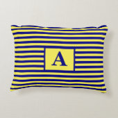 イエローネイビーブルー航海のモノグラストライプムかわいい アクセントクッション (裏面)