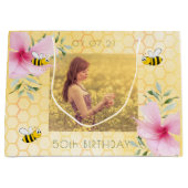 イエローハニカムピンク花模様写真50歳 ラージペーパーバッグ (正面)