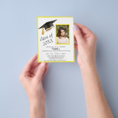 イエローバジェットのフォト卒業パーティー招待状 チラシ (手)