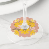 イエローバターカップピンク緑のフローラパーティー ワイングラスタグ (クローズアップ)