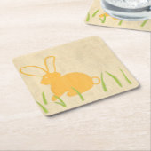 イエローバニーとグリーングラスby Chariklia Zarris スクエアペーパーコースター (アングル)