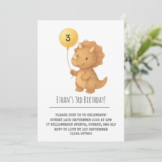 イエローバルーン付きかわいいトリケラトプス誕生日 招待状 (スタンド正面)