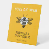 イエロービーモダンデー誕生日パーティーの好意 台座サイン (正面)