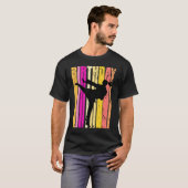 イエローピンクガールズカラテ誕生日レトロシルエット Tシャツ (正面フル)